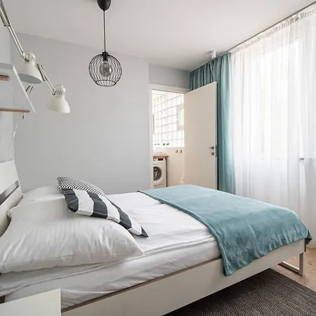 아파트 By The Castle - Spot In