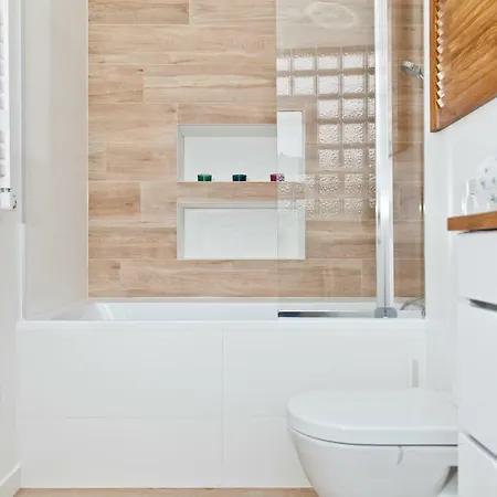 아파트 By The Castle - Spot In